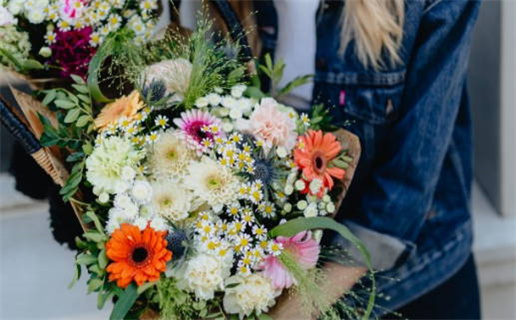 2026年农历二月初一是否宜领证？ 领证结婚合适吗？