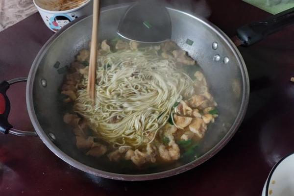 祭祖节日里，面条的象征意义