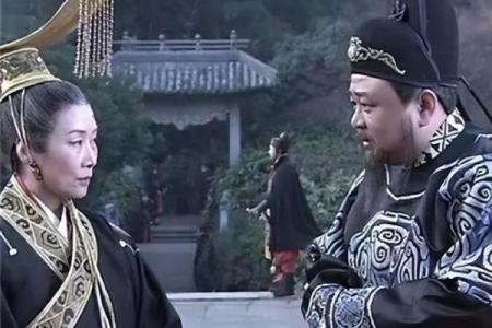 马克龙命运密码解析：八字如何引导他走向权力巅峰