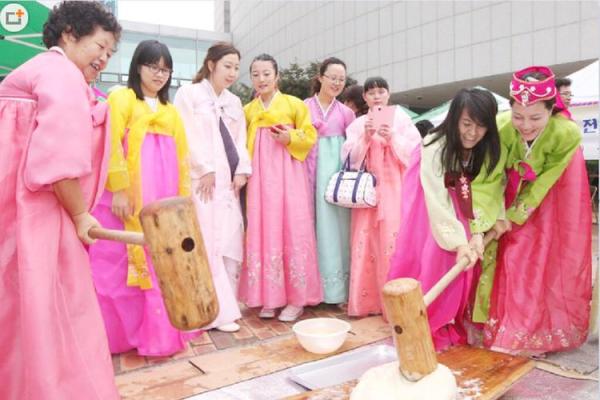 秋夕：感受韩国民间习俗与家庭团圆的温暖