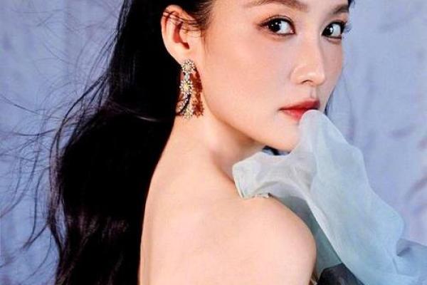 李沁八字解析：如何打破命运束缚，颠覆人生的暗藏玄机