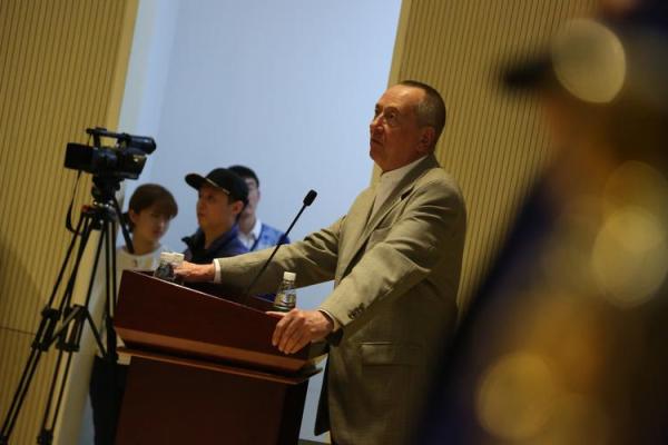 颠覆传统：崔永元如何改变自己的命运，八字中的误区大揭秘