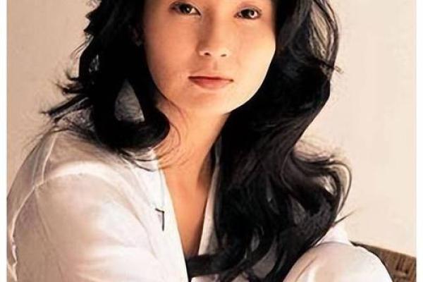 揭开张曼玉命理中的暗藏玄机：她的八字如何反而影响了她的事业