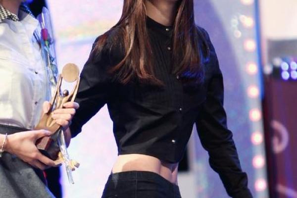 郑秀晶命运中的颠覆性转折：八字暗示她与众不同的成功之路