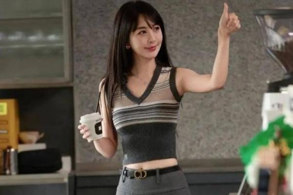 李菲儿八字命理解密 暗藏玄机如何影响她的事业与爱情 李菲儿八字命理解密 暗藏玄机如何影响她的事业与爱情