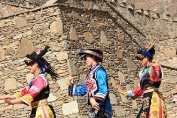 羌族节日中的民间信仰与社会功能 羌族节日中的民间信仰与社会功能